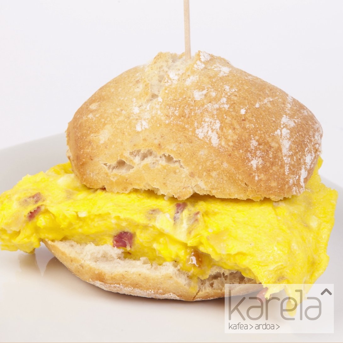 barkarela's tweet photo. Ya es #viernes y el sol invita a tomar algo en la #terrasa de #Karela Os esperamos con un exquisito #pincho de #tortilla!! #OngiEtorri https://t.co/HFqH2fKoNQ