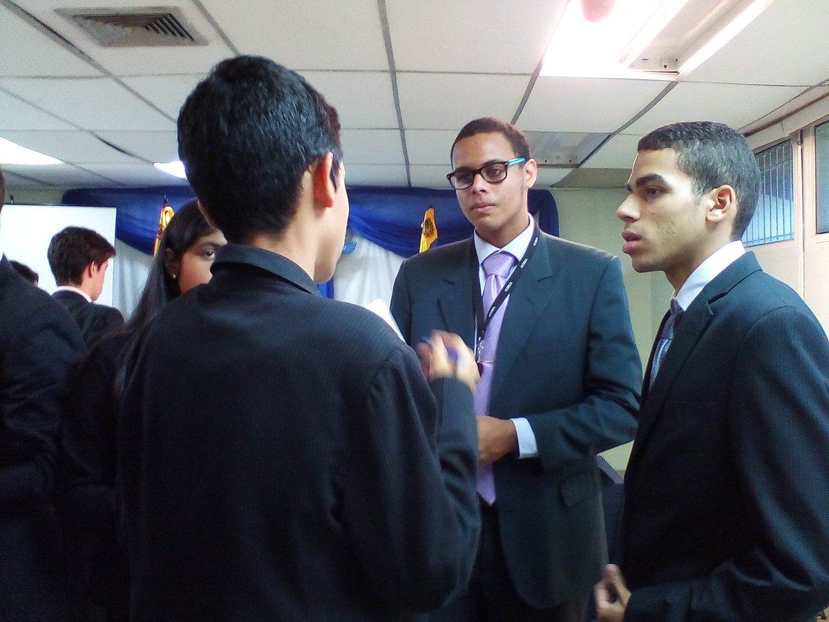 CIMOSMUN's tweet photo. A mitad del día de sesiones de esta I Edición hemos observado un gran desempeño en cada uno de los comités. Acá los delegados de OEA https://t.co/fzHcq84g9K