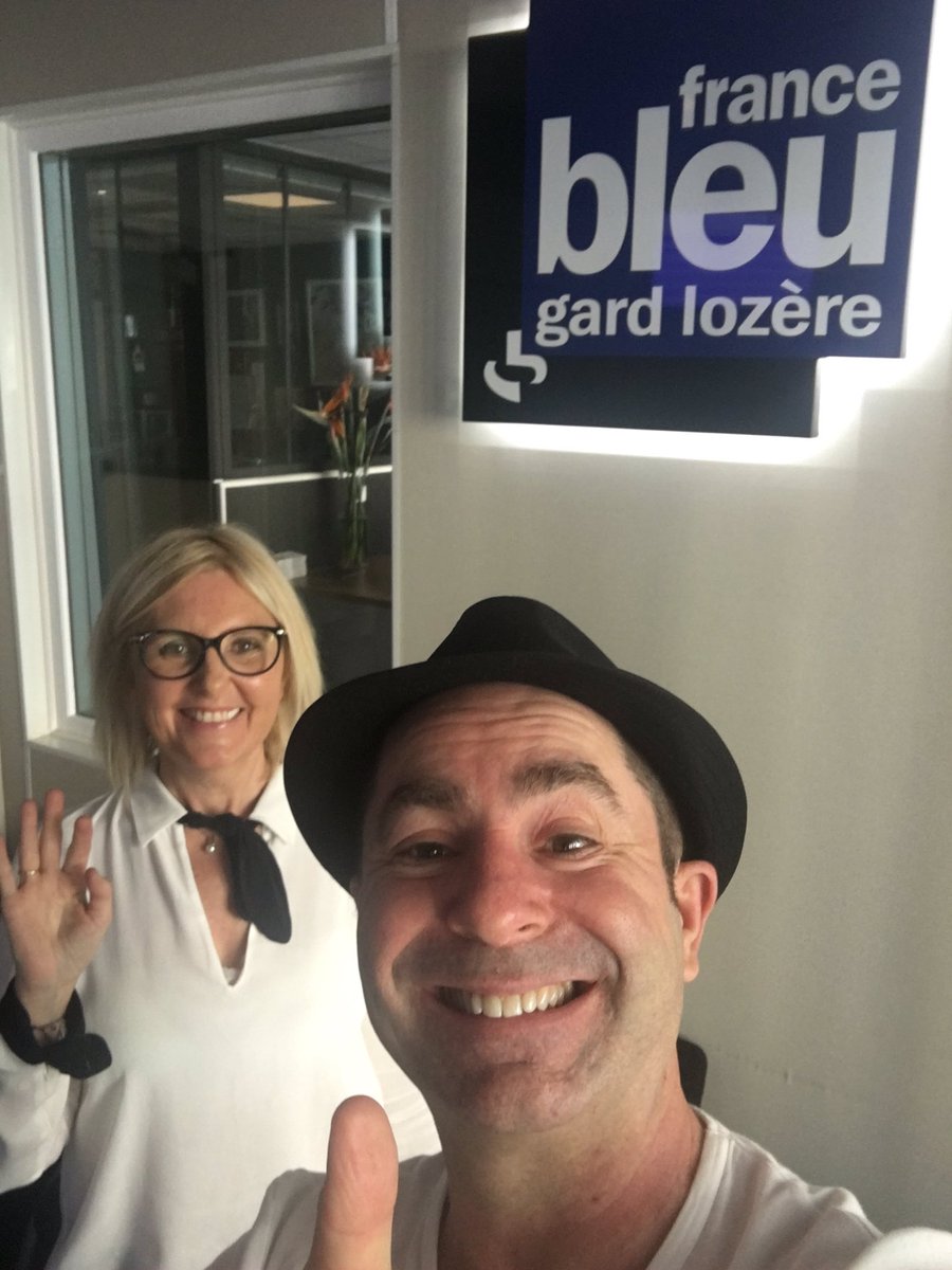 Servane avec <a href="/YvesPujol/">Yves Pujol</a> , le toulonnais. 
Il est en spectacle ce soir à l'Atria de Nimes avec " Une histoire de Famille "🌸