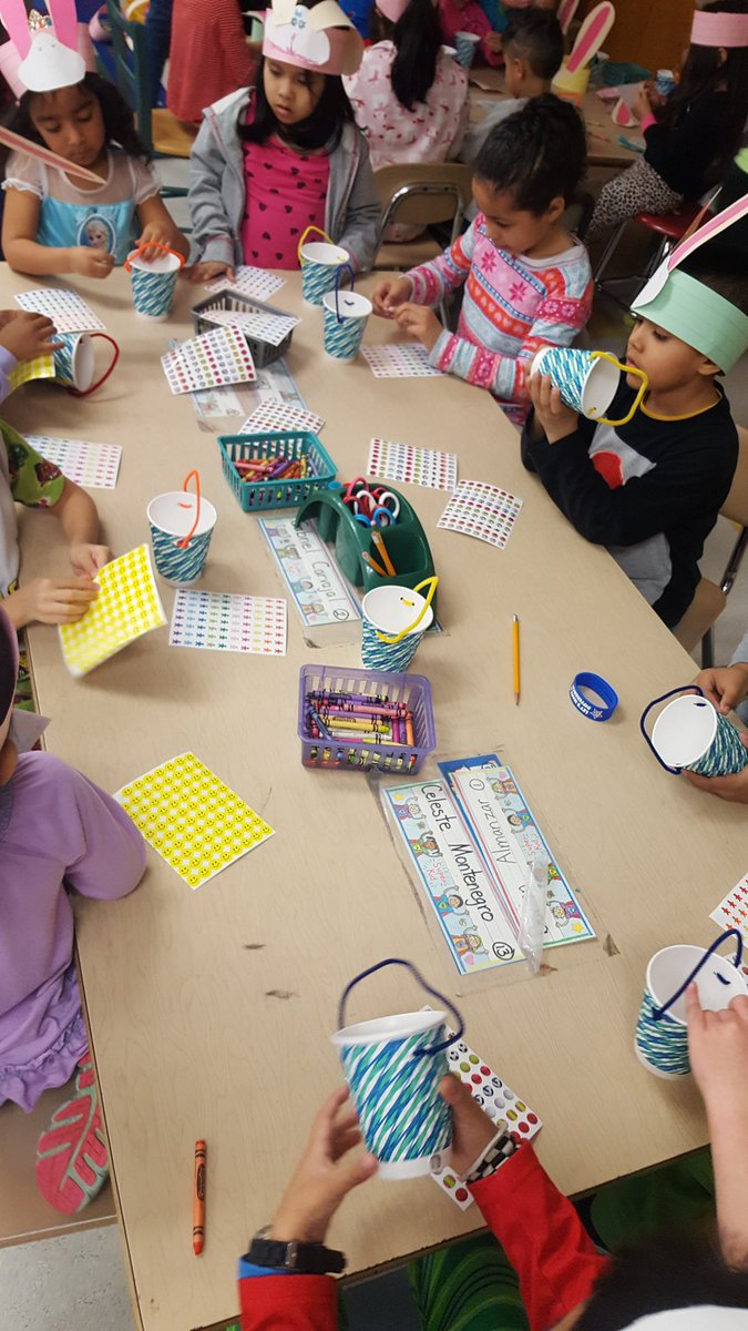 Sileramad21's tweet photo. "How-tos" in action #dyeeggs #makeabasket #duallanguage #GoPatMed @PMEagleES https://t.co/swpshHnKDE