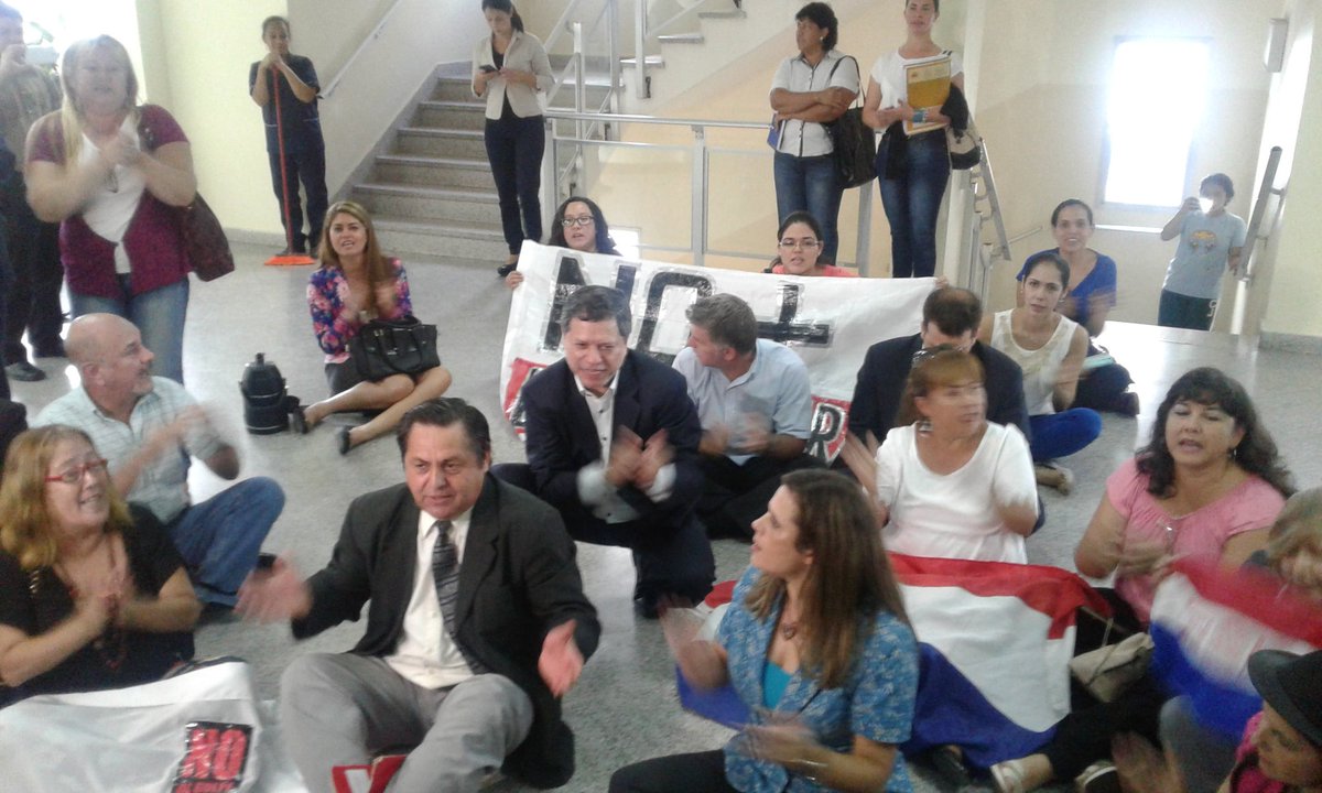 anahicoronelv's tweet photo. Abogados permanecerán sentados en el 9no piso del PJ hasta que el presidente de la Corte, Luis Benítez Riera, los reciba @780AM #sentata https://t.co/JtTBH6yoFZ
