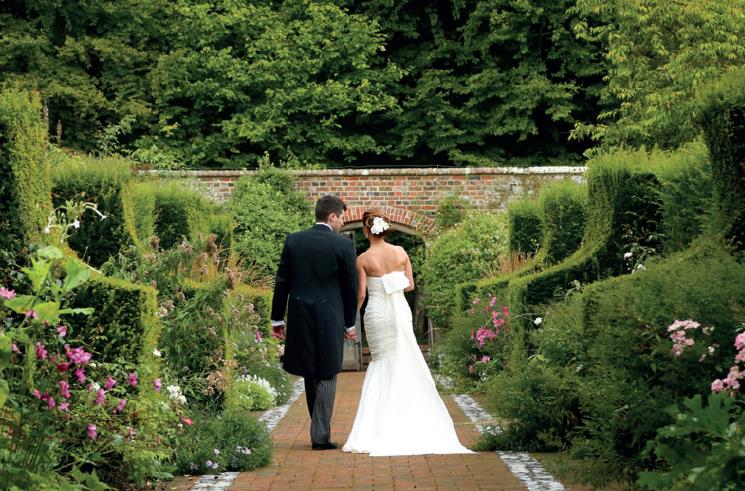 EventsWormsley's tweet photo. Small ceremonies or lavish and formal celebrations, we have a range of beautiful spaces &amp; stunning gardens #weddingvenue #countryweddings https://t.co/rQO6PhmWAs