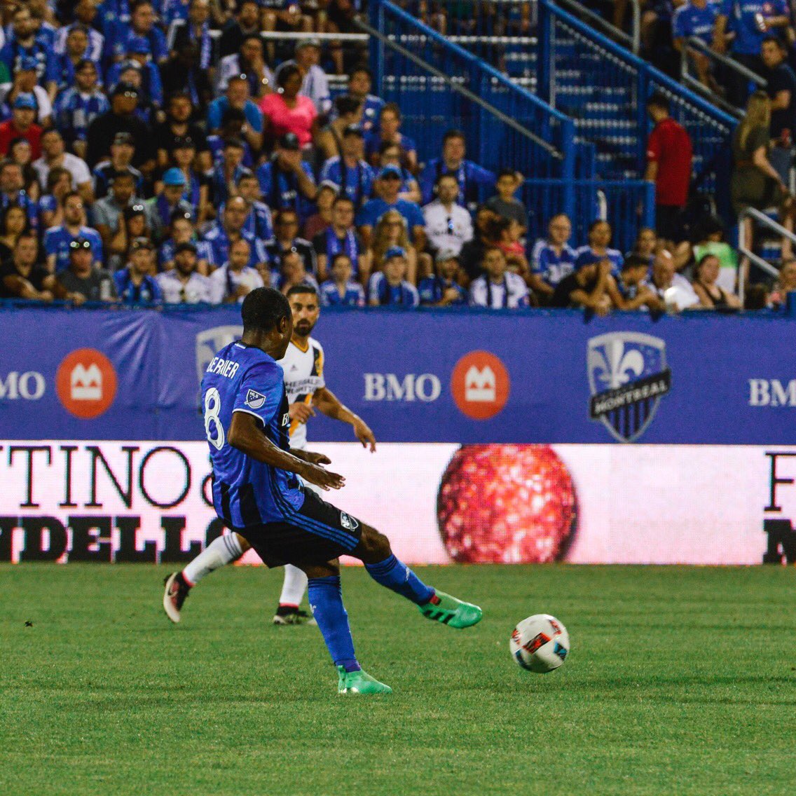 pbernier10's tweet photo. Friday night lights à LA. Soir de match! 📸@ceeesk 
#8ERNIER #IMFC https://t.co/FEVo4o2N12