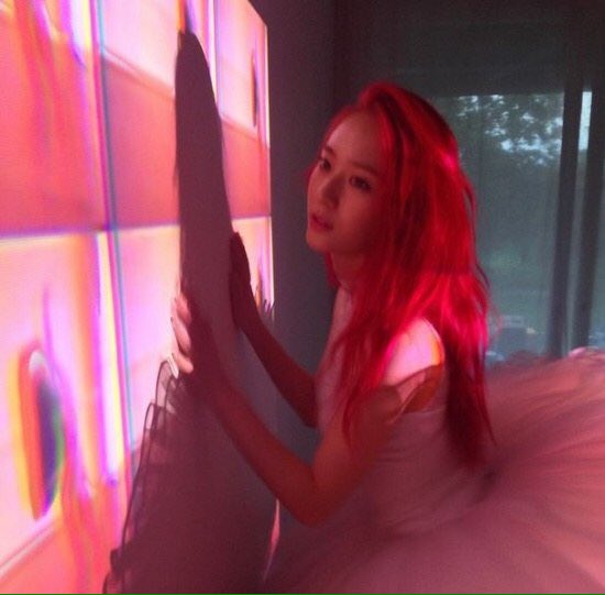 クリスタル額 tweet media