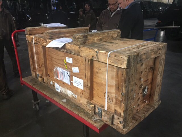 Kerry Kelley posing with a 400 lb tank in Pacific this morning??! 😳Who picked it up - The Hulk?! @paulevansups #growthFriday