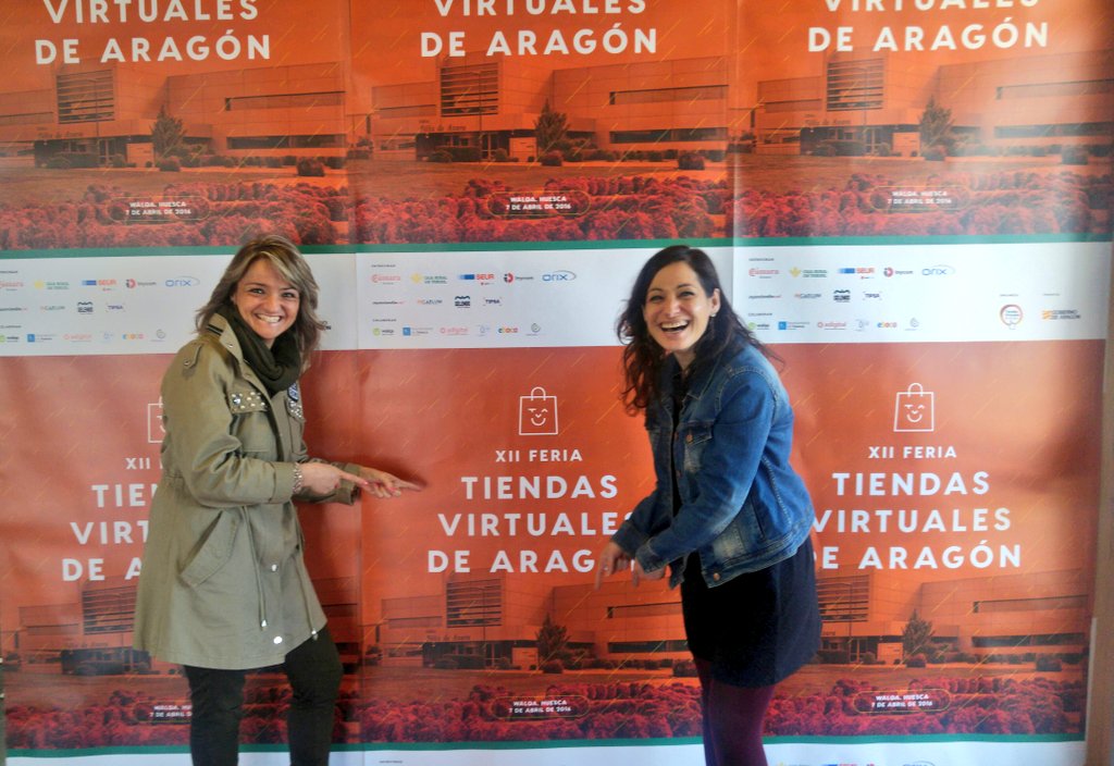 BeatrizCasalod's tweet photo. Un nuevo año en la #FTVA17 todo un clásico, en el que no podíamos faltar con @jaralvira de @BaulDeCursos 😁 #ilikeCM https://t.co/HovsHMDcaA