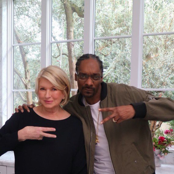 Groovy_a_GoGo's tweet photo. #LOL ...WHaT an #OddPix !?! ...#Martha & #Snoop ...#Crazy ! https://t.co/2p4Wc0PplR https://t.co/3xHbJXXWkD” https://t.co/2PVw26K04q