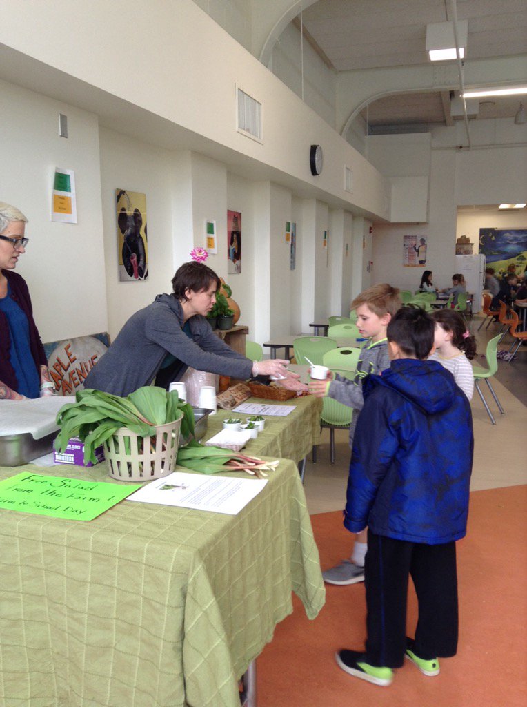 APSCARDPR's tweet photo. Farm to Table serving fresh from the farm salad. Yum! @APSVirginia @VPLiaison #healthyaps https://t.co/vTU6AXTIFk