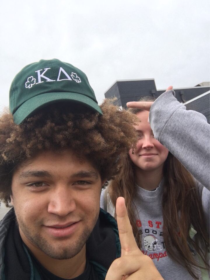 The laws of physics had to be defied for this picture. Chalk up the point. <a href="/KappaDeltaOSU/">Ohio State KΔ</a> @Emmettkjones