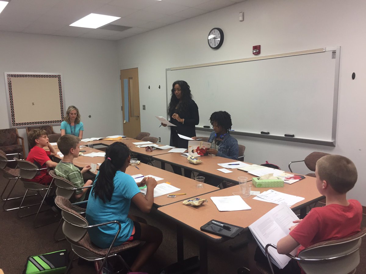 CDCMrsGuinn's tweet photo. FBLA Club learning Leadership & Public Speaking skills from Toastmasters! #ccmmsRedwolves https://t.co/l9bmZTHa8W