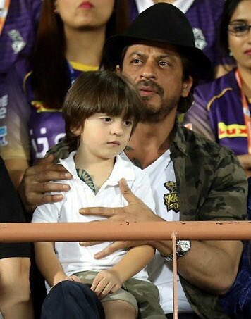 Shah Rukh Khan Universe Fan Club on Twitter Like father Like son  Both  SRK amp AbRam have put on similar tattoo  httpstcovIxfZByNuN   Twitter