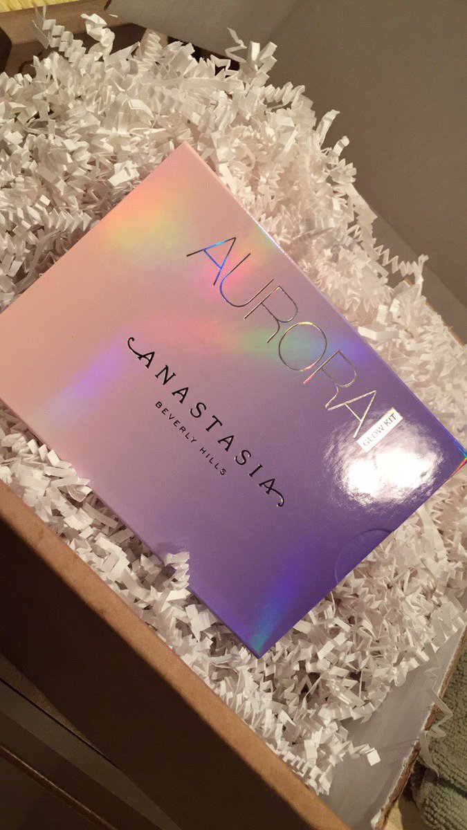 grand_cosmetics's tweet photo. So pretty 💓 @ABHcosmetics https://t.co/pH0jUdP9CD