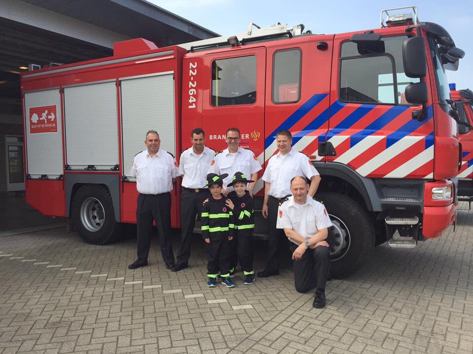 Korpsleden zetten zich in voor make a wish, Merijn krijgt de dag van zijn leven, hij redt samen met de brandweer een olifant in #Dierenrijk