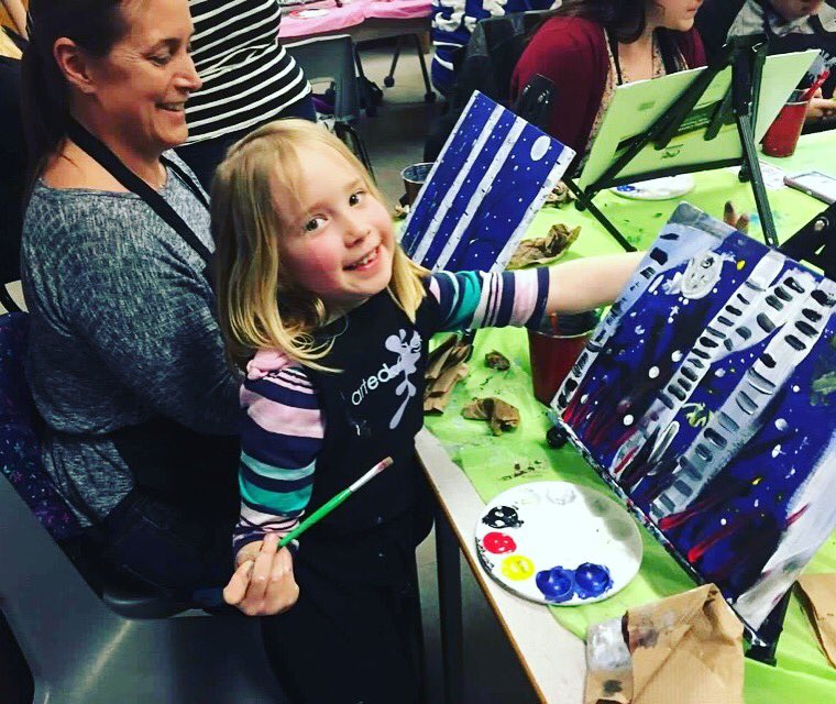 Art_Edvantage's tweet photo. Family Paint Parties are our favourite 🙌🏼😍🎨 check out these smiles!! 😆 #family #paintparty #allages #oshawa #durhamregion #ddsb #whitby #art https://t.co/H4OrWR9ouL