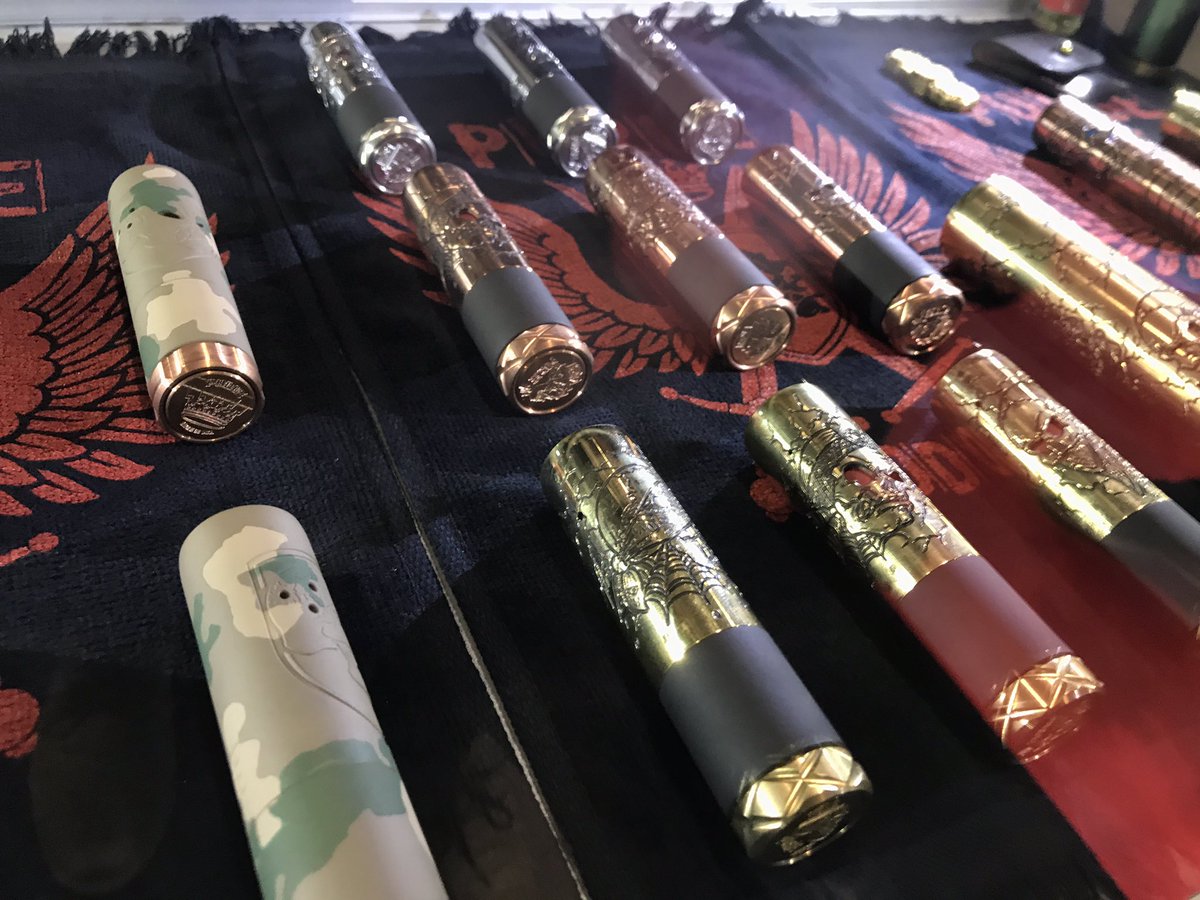 QueenOfVapes's tweet photo. Something new, something gold. Is it for you? @VapingUK_app  vapejam3 u going?? It awesome https://t.co/gpUlYw9uTl
