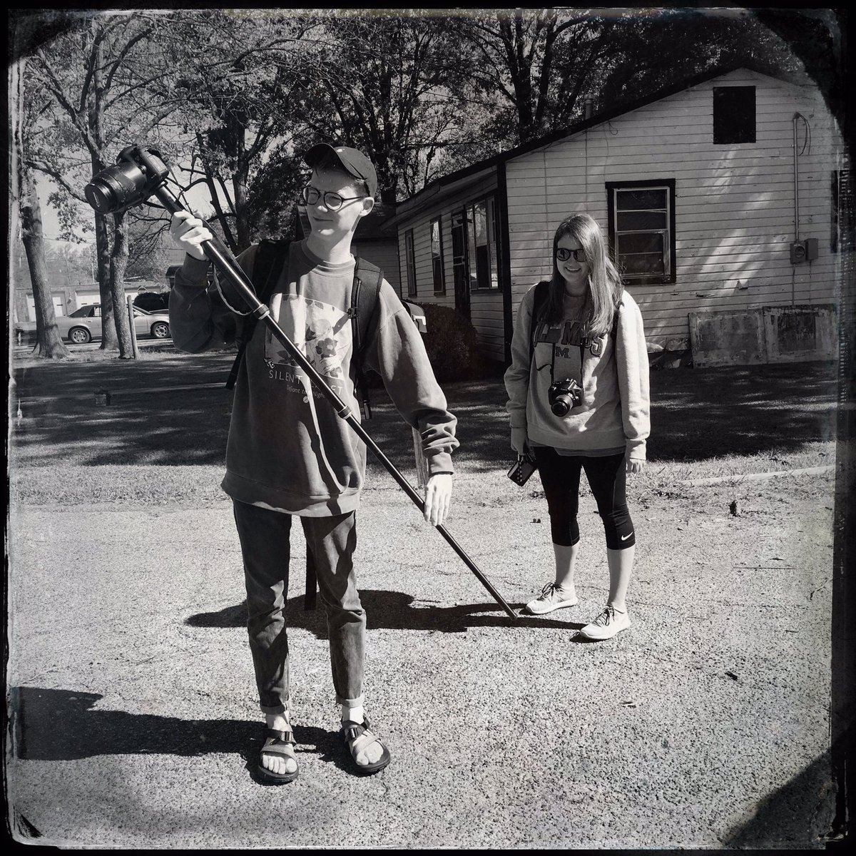 NPPAExec's tweet photo. Working with students from #OleMiss #bluesthread #mississippidelta #photojournalism @walterlylephoto @NatalieSeales https://t.co/8Ieyt1wtNd