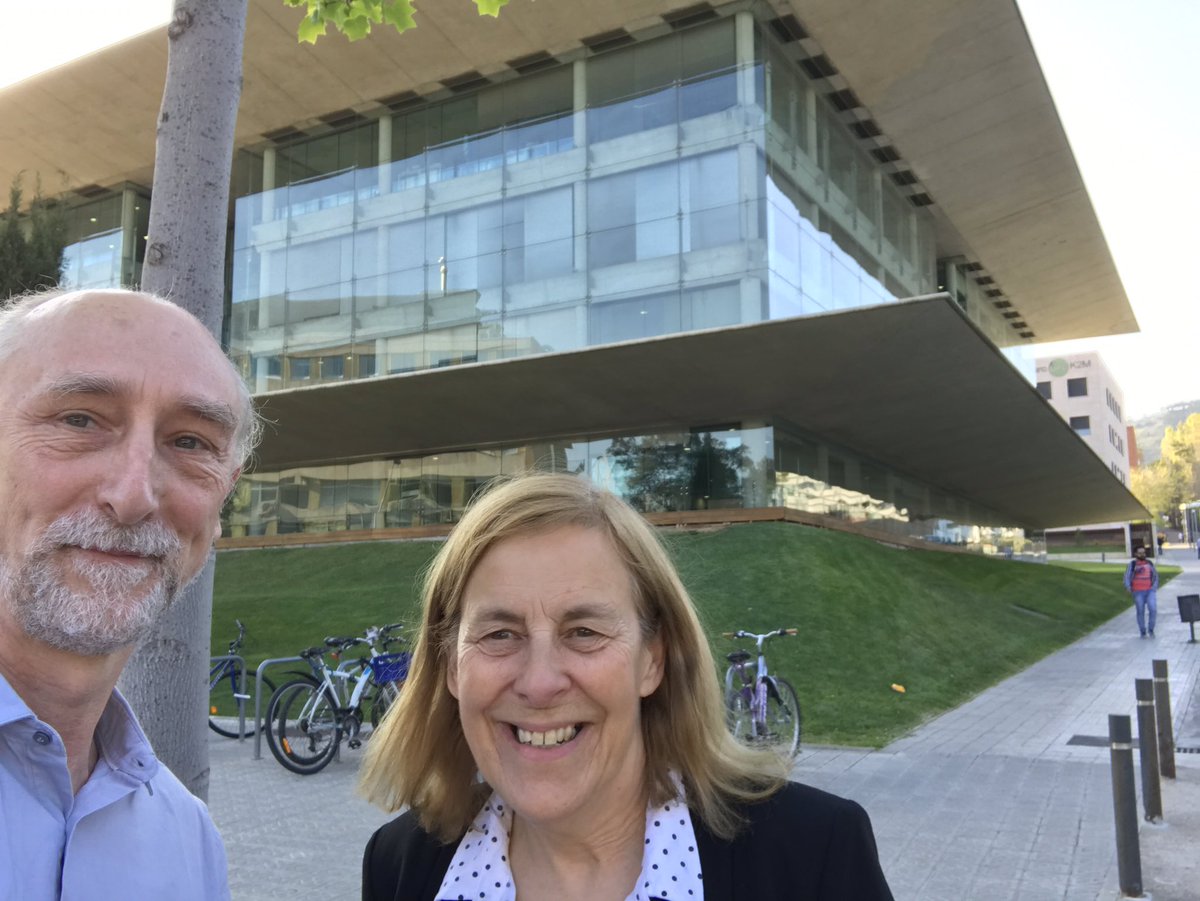 Alfons_Valencia's tweet photo. Best possible end to an intense and interesting week in #barcelona (#ngs17 #RDAPlenary etc): visit of Janet Thornton to my new @BSC_CNS lab https://t.co/7XGYAvgpdC