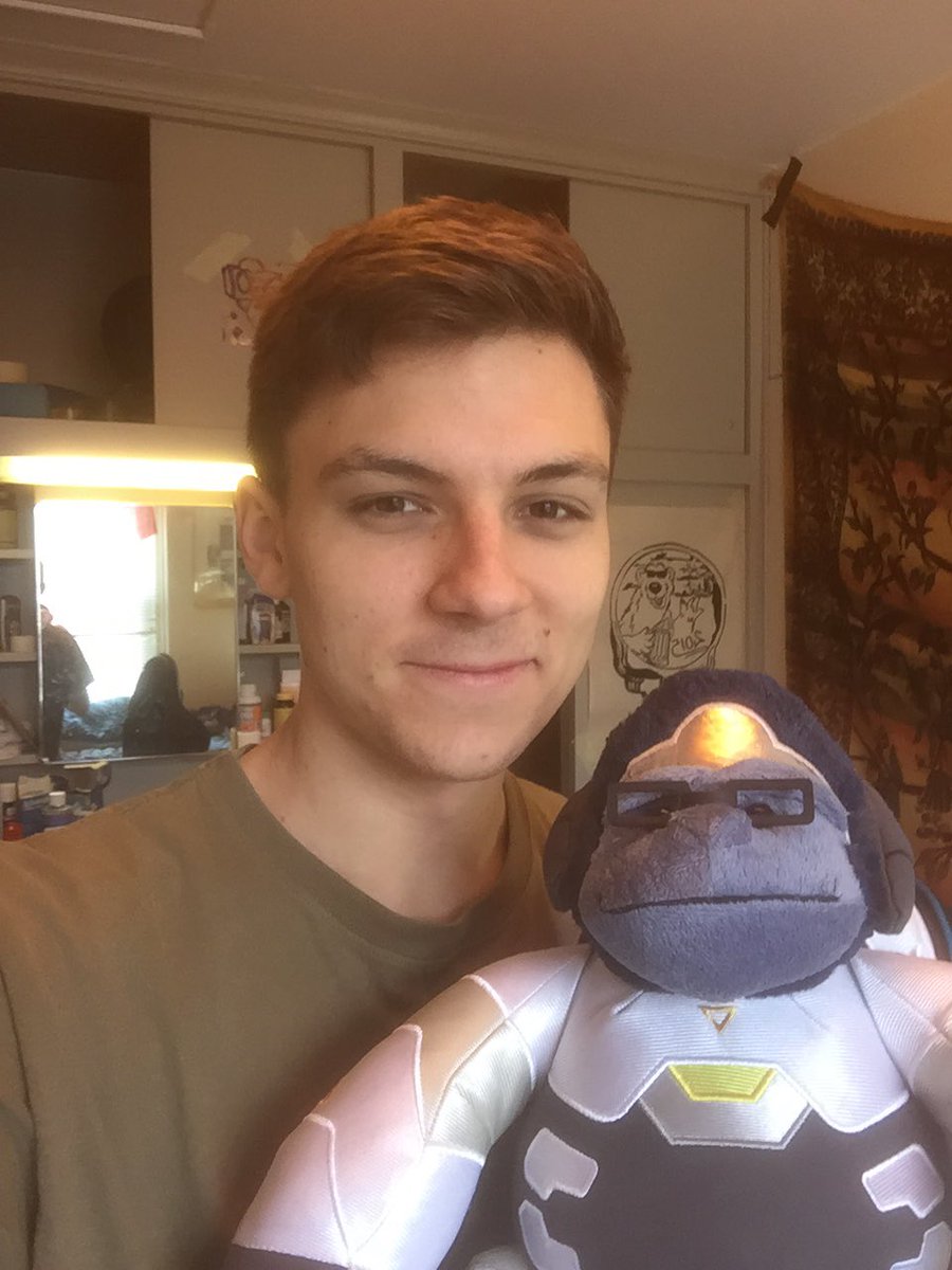 jakeow's tweet photo. Big shoutout to @GameCarbon; my MVP package just arrived :) Huge thanks to everyone who supported me <3 https://t.co/UYqtIaSZ3W