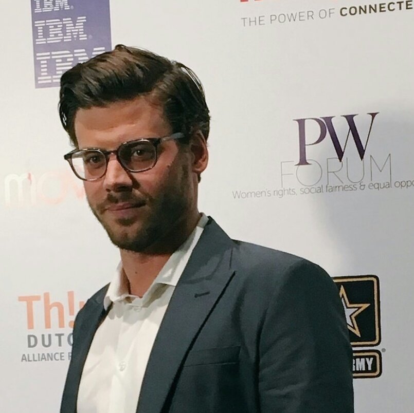Patrici95584085's tweet photo. #francoisarnaud #movesforum #womens #empowerment https://t.co/Vbu3GF0cQG