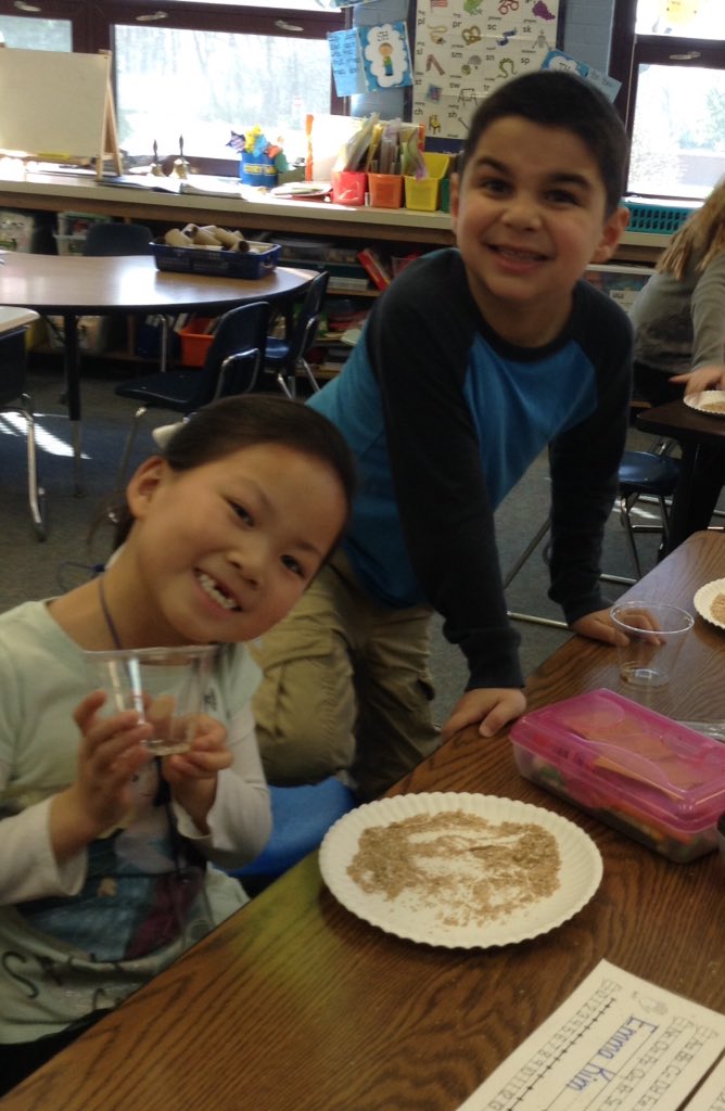 MrsKuligowski1's tweet photo. First grade scientists saw their mealworms for the first time this week. Let the observations begin! #handsonscience #northpride https://t.co/jxiPKy9YIE
