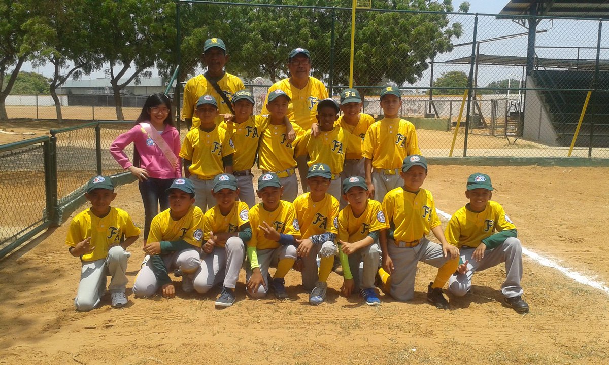 pequenasligasve's tweet photo. Flor Amarillo del estado Carabobo se despide de la #FinalPreInfantilPL con el 3er lugar de la competencia 👏 👏 ⚾ 🏆 https://t.co/Fim3kHMlvW