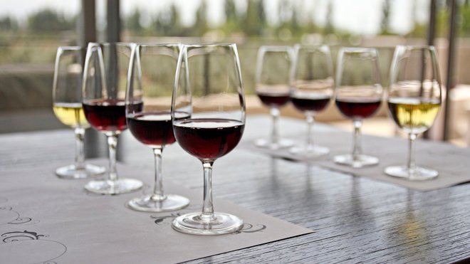 foodandwine's tweet photo. According to this neuroscientist, wine tasting engages your brain more than any other behavior: https://t.co/bycB1dZ3qM https://t.co/D8fhrxCNPi