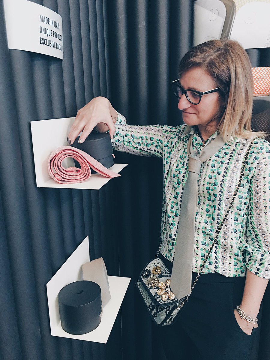 Dopo la settimana di formazione c'è stata la settimana dello shopping. Camicia @tugstore e cravatta #haveagoodtie [#Fuorisalone2017 🙈]