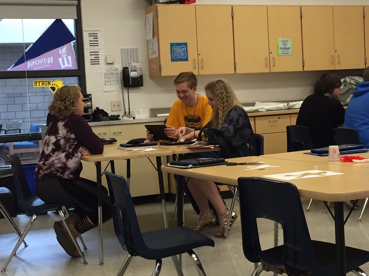RyanRadke316's tweet photo. Team Building Activity in Teen Life #byronbears #FACSedu https://t.co/PIw3o83QmZ