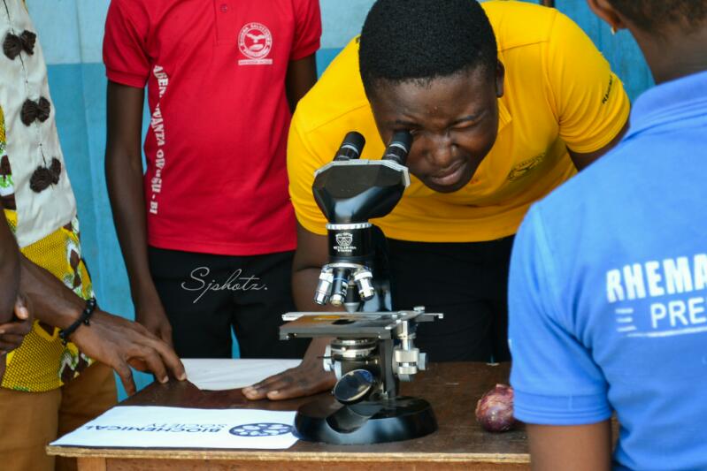 natyawson1's tweet photo. Science Road show Day 5. Made possible by @BiochemSoc @MobileLabGhana https://t.co/jTkwGVu3eg
