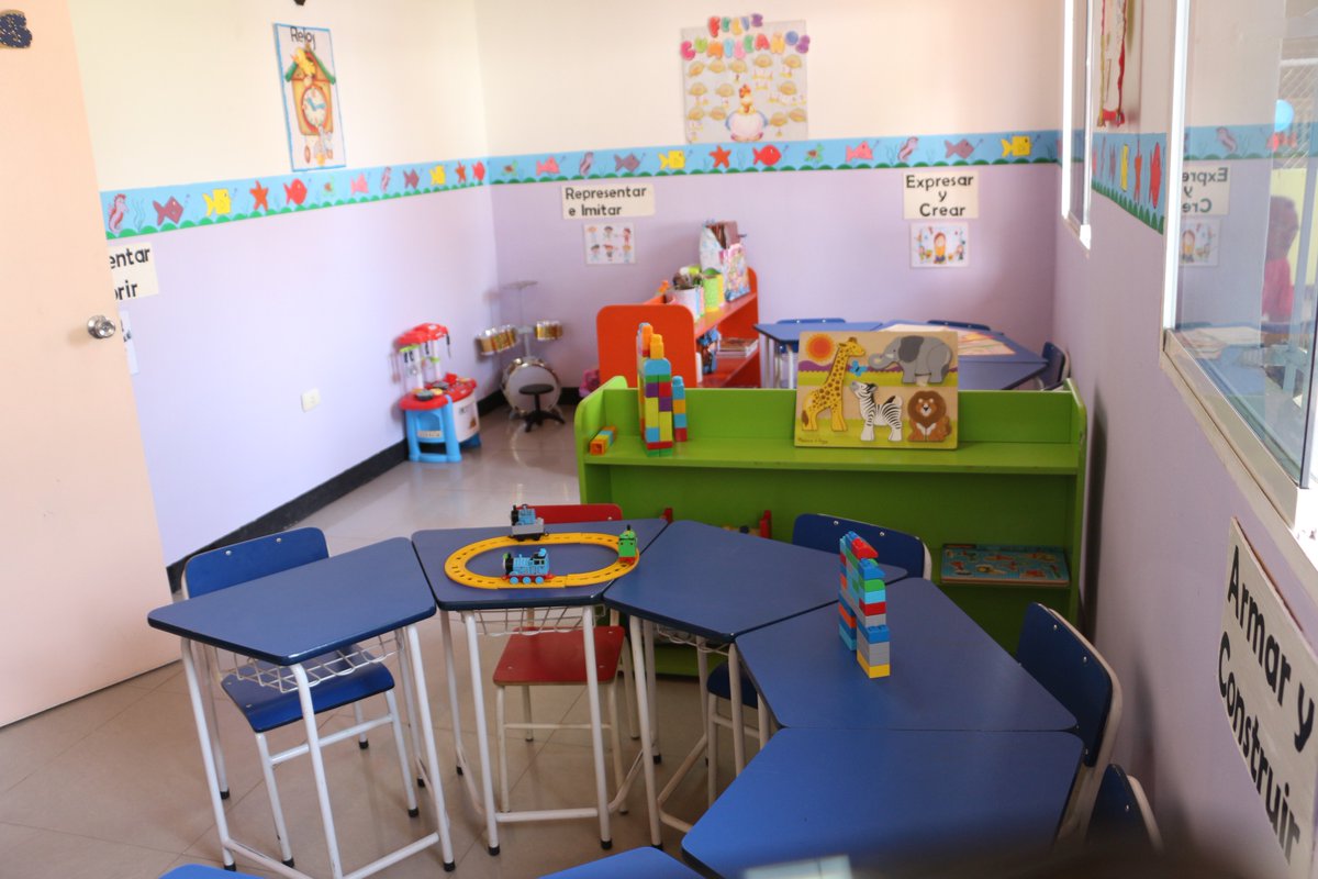 FNNSimon's tweet photo. Mientras la derecha destruye escuelas y liceos, el Gobierno Revolucionario construye y abre nuevos espacios para la Paz y la Educación https://t.co/eE7i6hWGvI