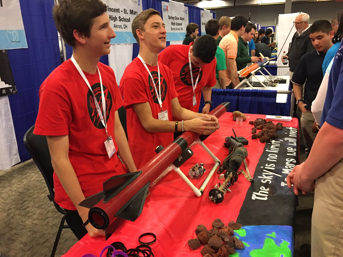 WesternHighSLI's tweet photo. Hanging out at the rocket fair #StudentLaunch https://t.co/uRF23s0Bud