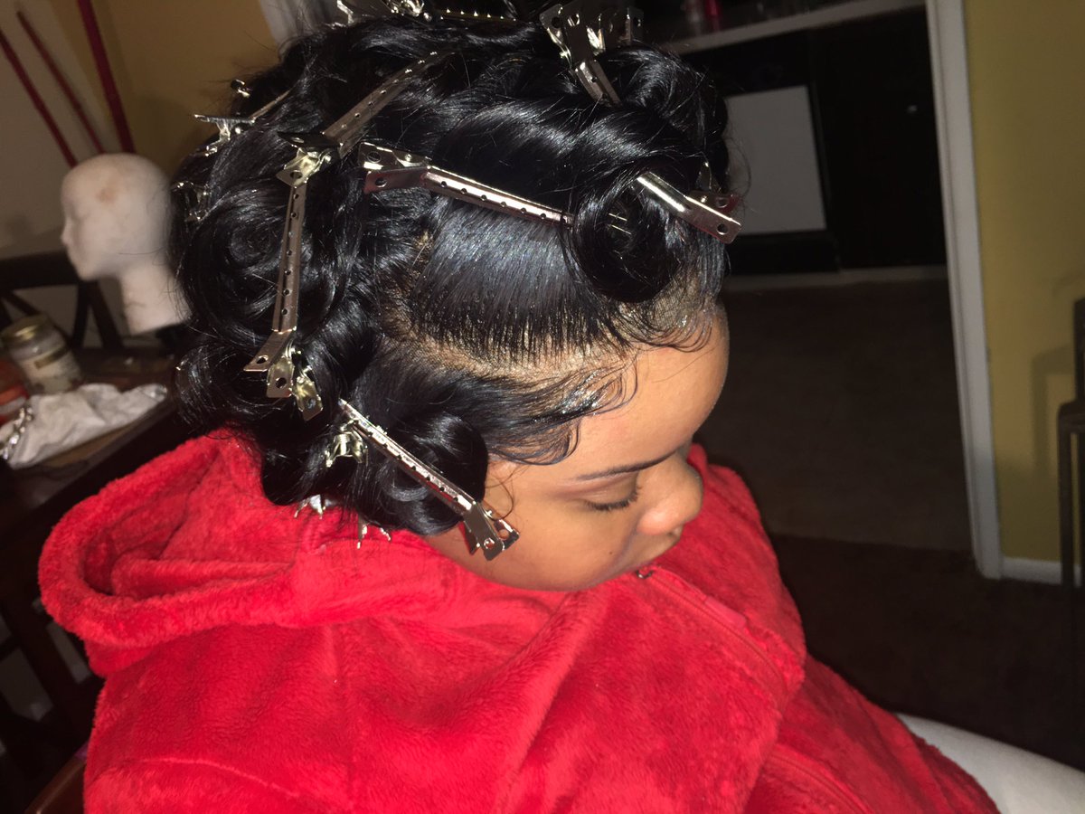 QueensThrone's tweet photo. Before and after. Frontal sew in bleached,costumized, and installed💁🏽💁🏽 #NakaiyaDidit #Columbusfrontals #Promseason #HairbyNakaiya ✔️ https://t.co/TKpCrpmNj1