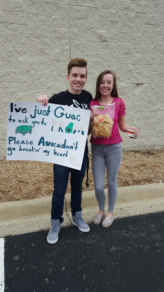 NightjemMelissa's tweet photo. How cute is my host Dawson!?! She said yes!! @Chilis https://t.co/Zkkmkpr75x