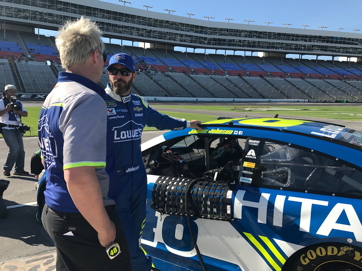TeamHendrick's tweet photo. The weather is looking perfect for qualifying this evening. 👌 https://t.co/Y2D7Kt1q4u