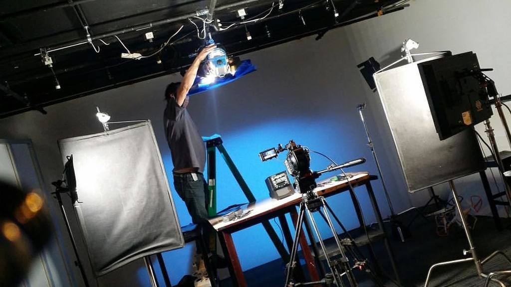 SVF_LTD's tweet image. Helping D-Mak in the Spectrum studio today #lightgrid #sonyfs7 #satchler #lightsolid #ledlights #flexlight