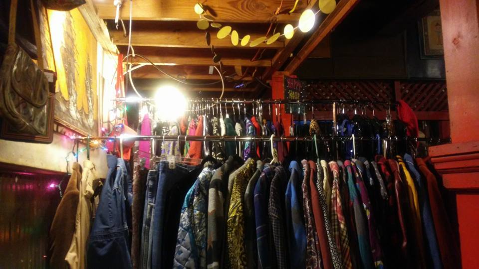 SidneysSaloon's tweet photo. Pop up vintage clothing from 3pm today, and then tonight, Total Fuckit Request Live! The hollagraham takes your requests! 10pm! No cover! https://t.co/e6VSNlyQdR