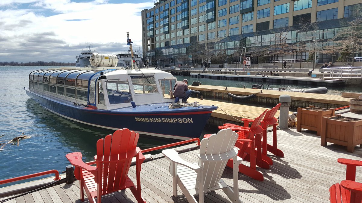 New coat of paint for Miss Kim Simpson. <a href="/TOharbourtours/">TorontoHarbourTours</a> getting ready for a season of cruising Toronto harbour. #SeeTorontoNow #TOwaterfront