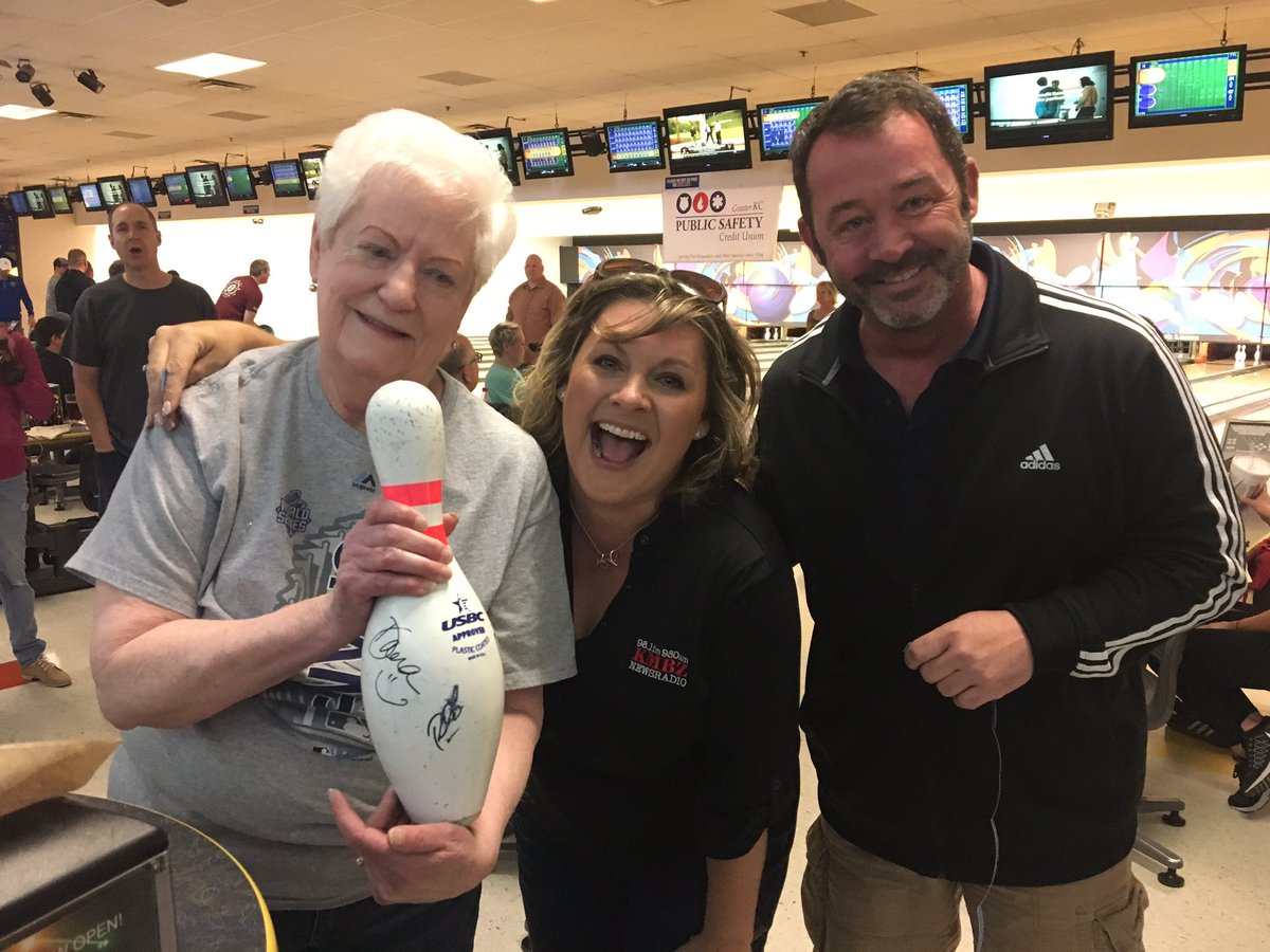 JeaneneKiesling's tweet photo. What a great event for officer Tom Wagstaff and Det GL Springer. Thanks to @PublicSafetyCU for sponsoring the first ever #bowlingbashkc https://t.co/RR42bQv0cw