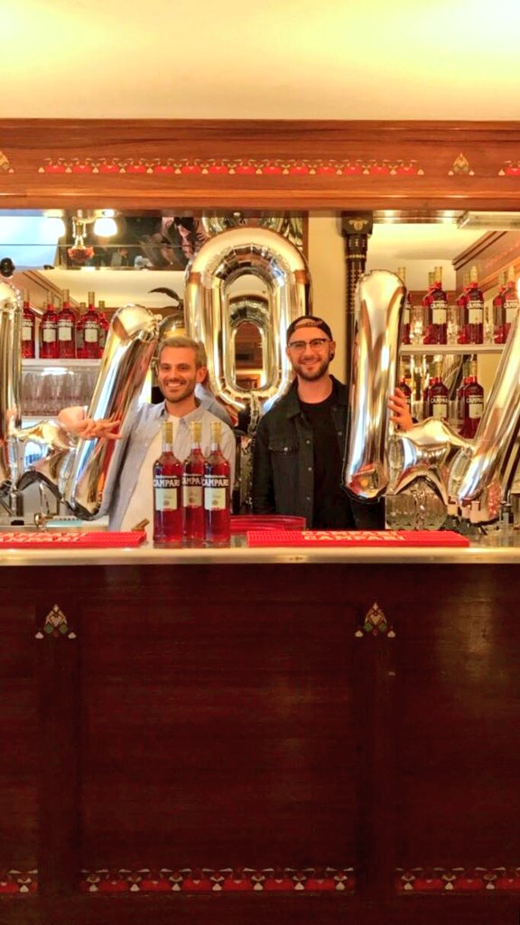 È il proprio il caso di dire... #wowmilano! 
#campari #campariitalia #redpassion #gnambox #milano