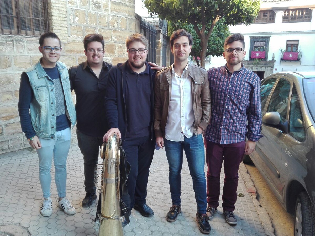 Nuestro quinteto de metales, un año más en la entronización de Nuestro Señor en la Columna.
Ole nuestra fotógrafa <a href="/graciamarronex1/">gracia♡♥♥</a>