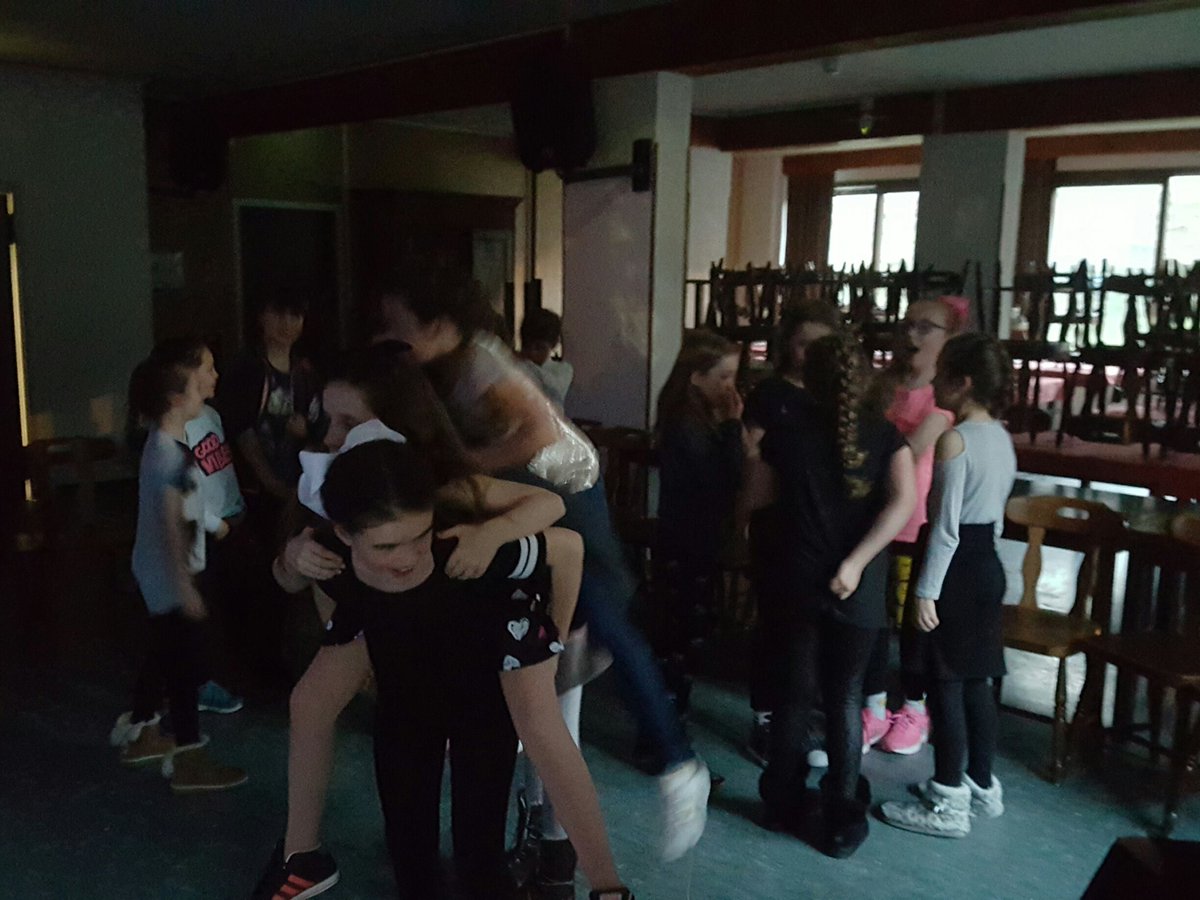 JuniorFreemens's tweet photo. @equity_club disco on the last night of our Junior School Snowsports Trip 2017 #discodiscodiscodisco #dance #CLFSski https://t.co/gxtabK5MSE