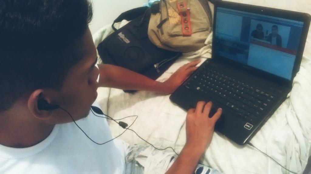 Por acá nuestro tercer Tripolar editando nuestro primer video. Recuerda seguirnos. 
#YasiComenzamos