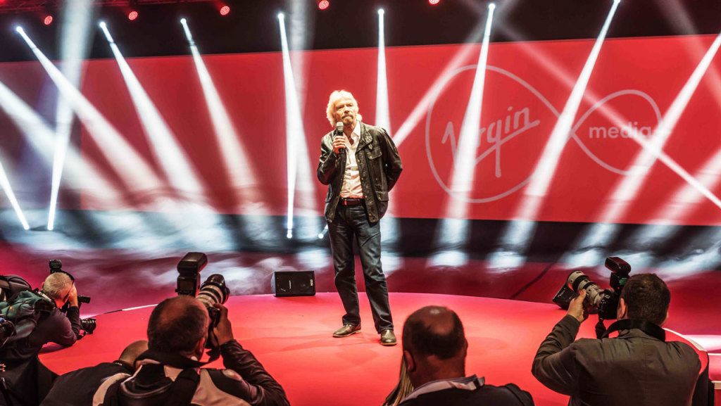 FastCompany's tweet image. Richard Branson drinks 20 cups of tea a day and other things we learned from his morning routine buff.ly/2paK0MM