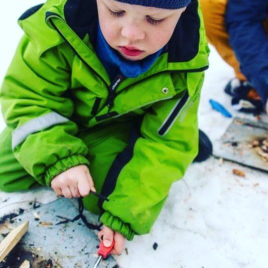 nordicfamily's tweet photo. Feuermachen steht auf fast jeder Tour auf dem Programm. Wir wissen jetzt wie es richtig geht, dank #wildo #oaskidsare #oaskids #reimakid @… https://t.co/E1f5Remn5Y