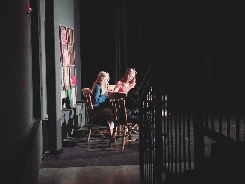 InspiringArtsP's tweet image. Our modern students have taken the stage to a nearly sold out crowd!  Let the matinee begin!  #IAPMidsummer #2show… ift.tt/2oNkIHJ