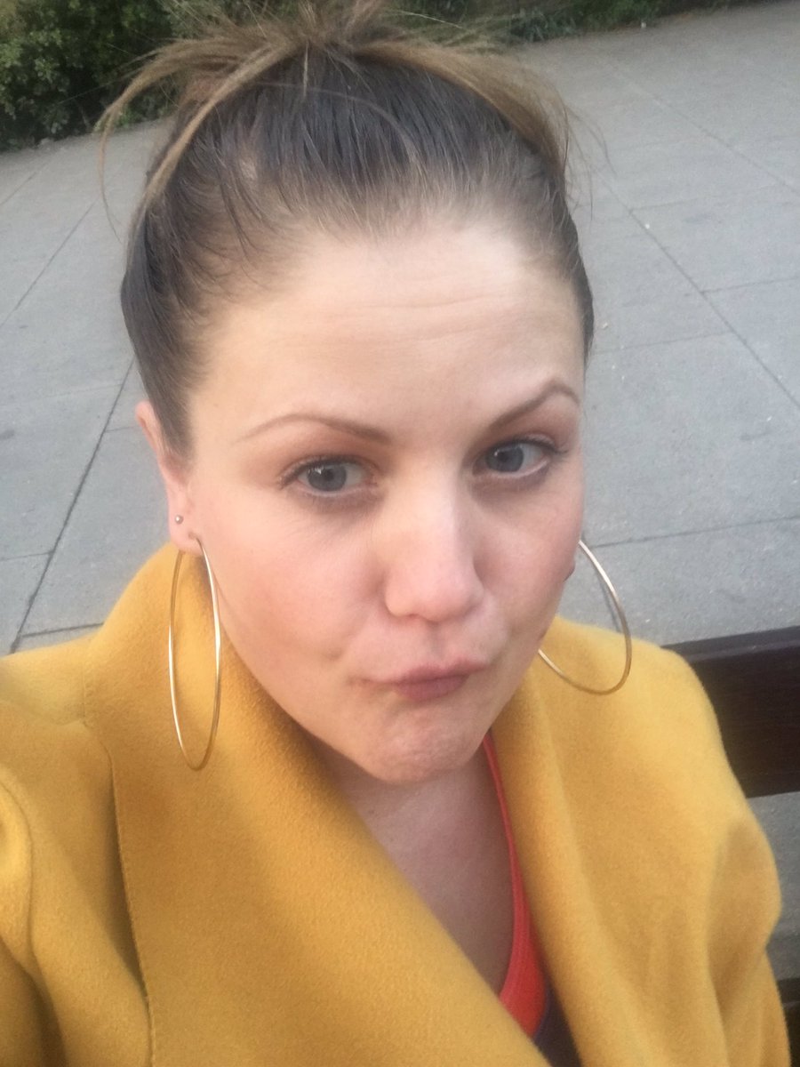 Type1derfulHQ's tweet photo. Kate's face when sitting on a bench near Hyde Park whilst scoffing glucose tablets #hypo #nevergiveup #staydetermined #type1derful #t1d https://t.co/ykWScCnJKs