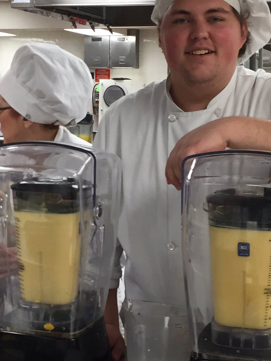 OSUITFutureChef's tweet image. This is how we make the smoothies. #Osuit#Orangefest