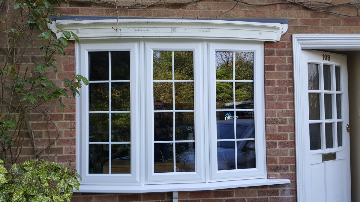 SianPropertyImp's tweet photo. Two bow windows completed on a beauty of a day! @jfplastics #Windows #doors #conservatories #sarnafil #doubleglazing #rooflights #liphook https://t.co/mWQjzYsUjC