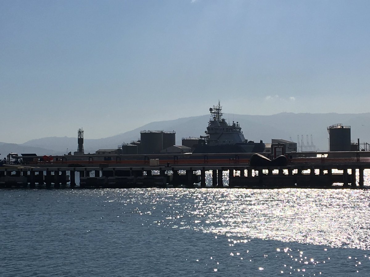 StuartFoxStudio's tweet image. After a long week #installing our #cracked #liquidmetal the sun is out again! #luxury #finishes #gunmetal #polished #interior #finish