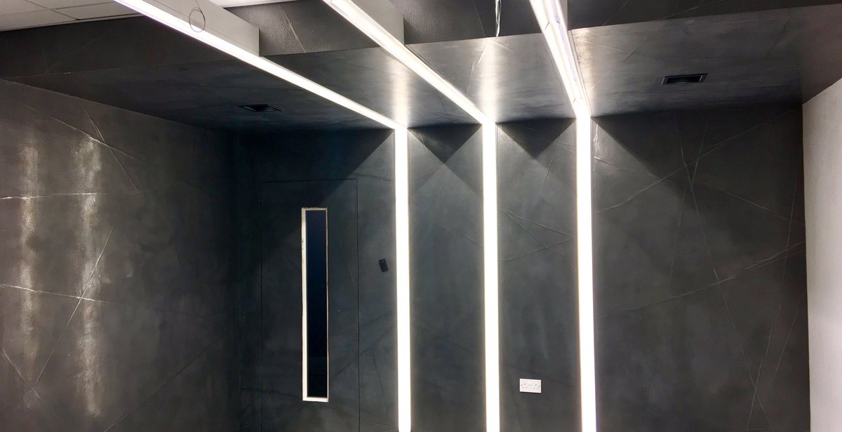 StuartFoxStudio's tweet image. After a long week #installing our #cracked #liquidmetal the sun is out again! #luxury #finishes #gunmetal #polished #interior #finish